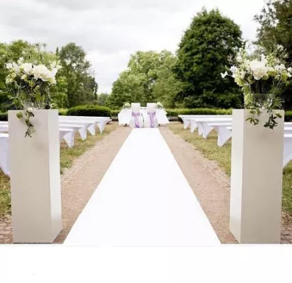 svatební koberec bílý